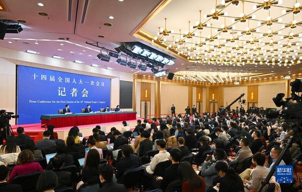 秦刚答记者问 新华社记者 李鑫 摄.jpg 秦刚答记者问 新华社记者 李鑫 摄.jpg